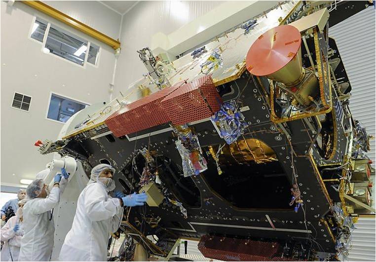 Satélite ARSAT en sala limpia