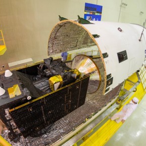 ExoMars encapsulada en el contenedor de carga útil del lanzador