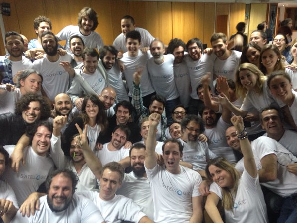 Equipo de Satellogic en lanzamiento de Fresco y Batata