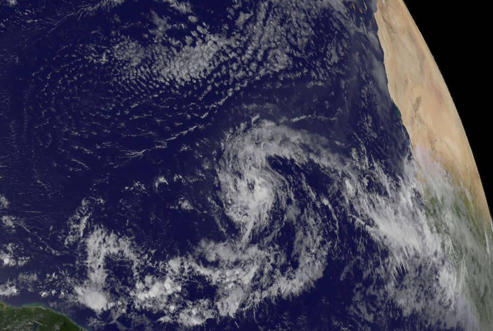 Imagen visible de la Depresión Tropical 6 en el este del Atlántico, captada por la misión GOES-East de NOAA el 17 de Agosto. Créditos: NASA/NOAA GOES Project